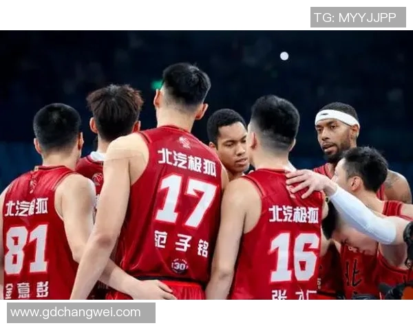 重庆篮球队以75分领跑杯赛积分榜展现强劲实力和夺冠希望